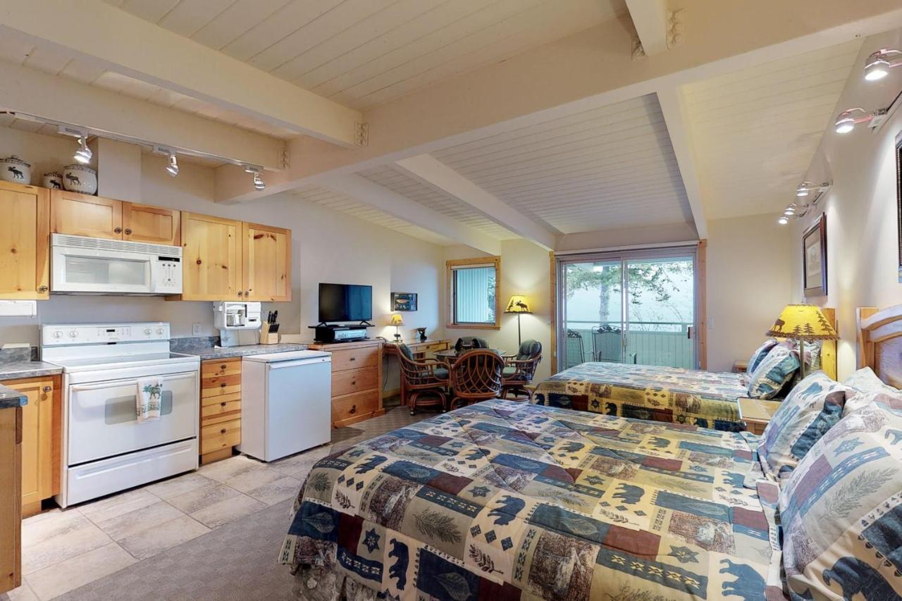 Many Springs Lakefront Condos Bigfork Zimmer foto