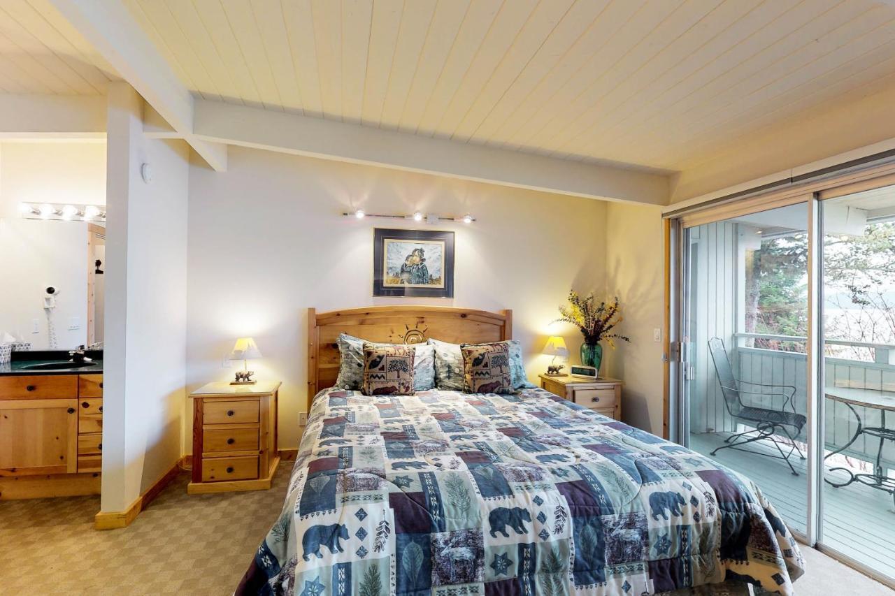 Many Springs Lakefront Condos Bigfork Zimmer foto