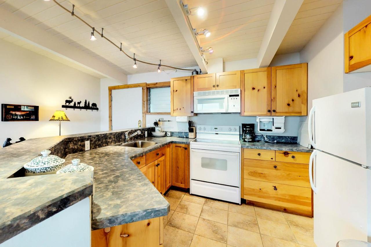 Many Springs Lakefront Condos Bigfork Zimmer foto