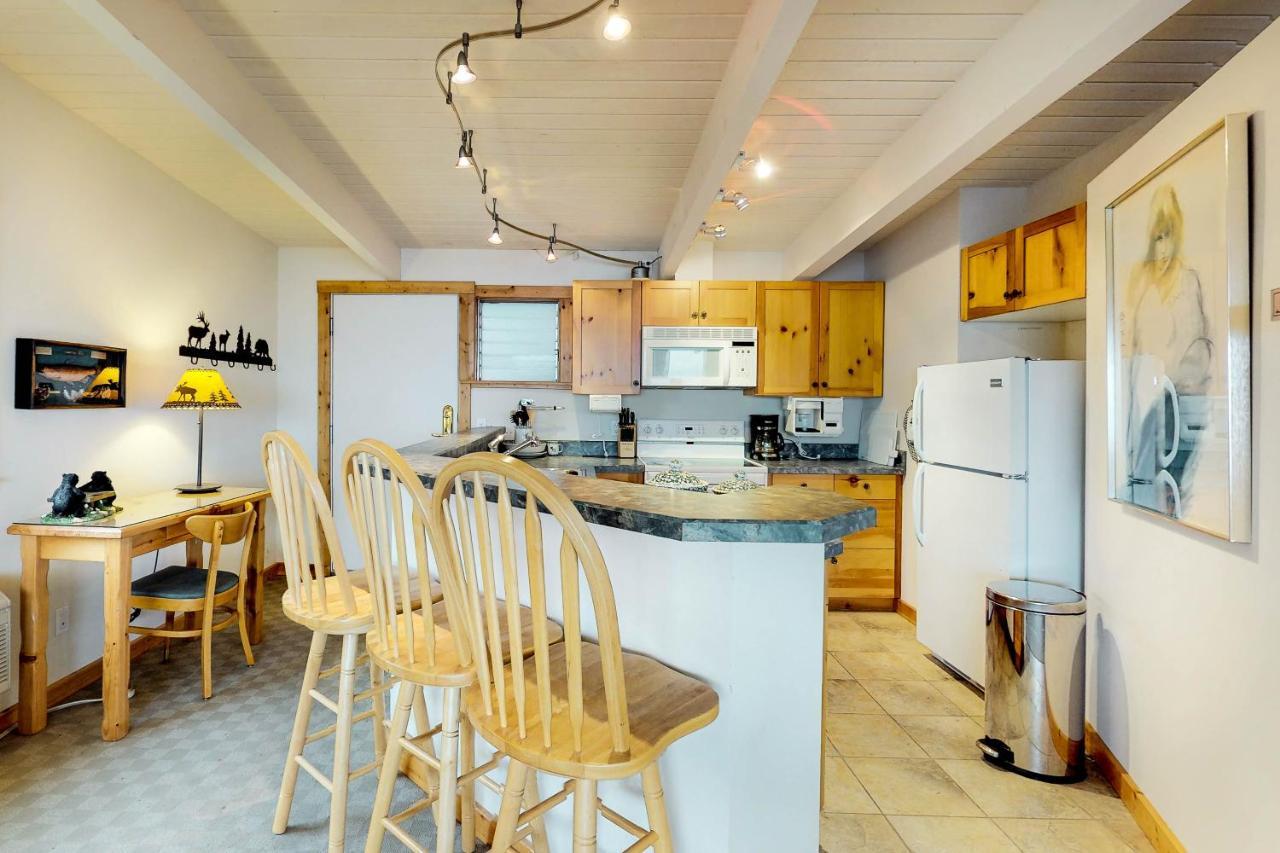 Many Springs Lakefront Condos Bigfork Zimmer foto