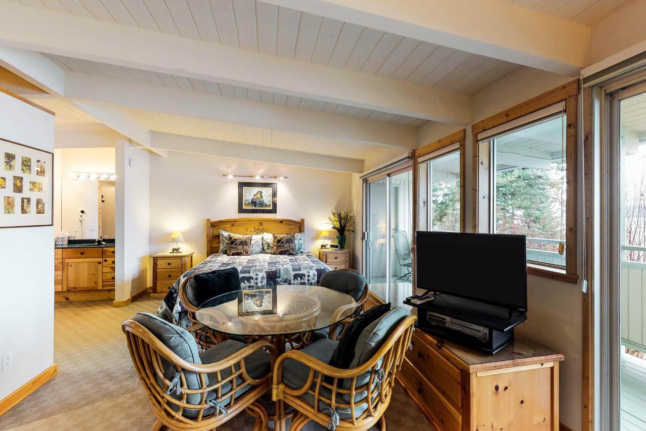 Many Springs Lakefront Condos Bigfork Zimmer foto