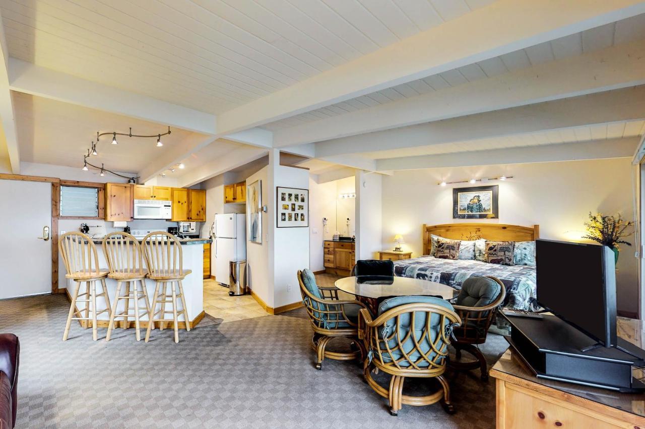 Many Springs Lakefront Condos Bigfork Zimmer foto