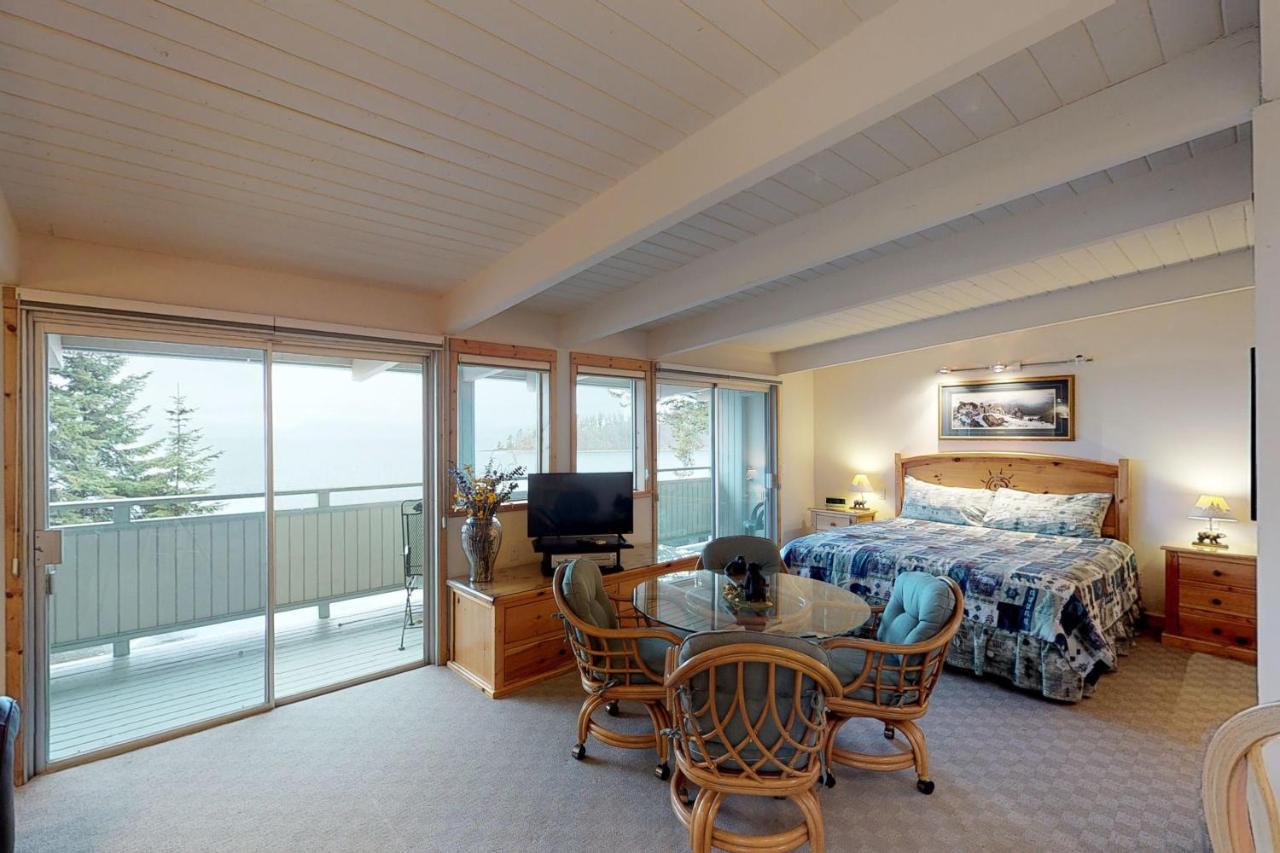 Many Springs Lakefront Condos Bigfork Zimmer foto