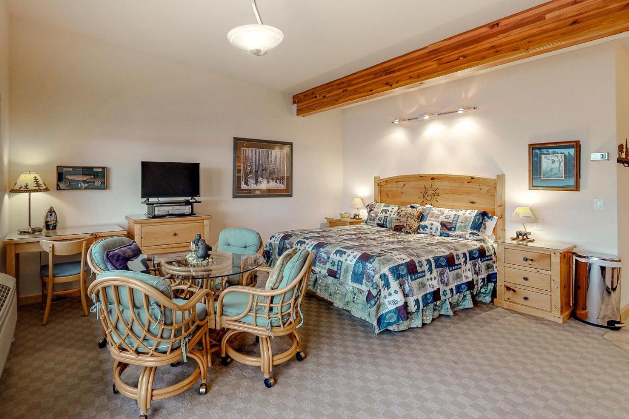 Many Springs Lakefront Condos Bigfork Zimmer foto